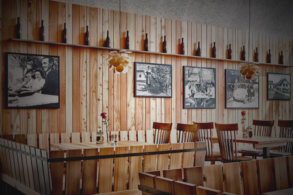 Innenansicht Buschenschank – warmes Holz & klare Linien